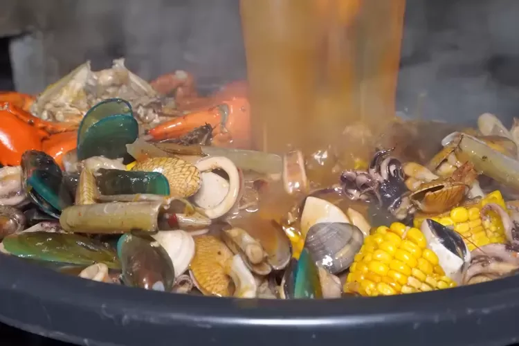 Catat! Ini 5 Makanan dan Minuman Versi 'Ember' yang Bikin Kenyang