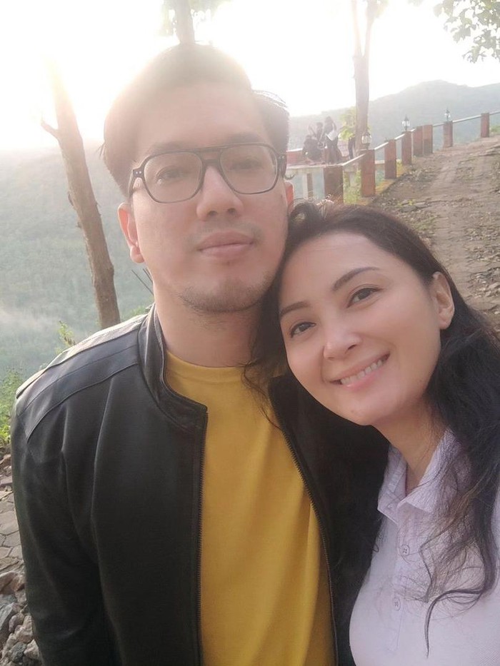 Della Puspita menikah lagi.