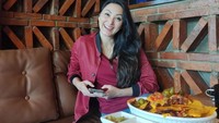 Kabar terlihat dibagikan lewat Instagramnya. Di Instagramnya pula, Della Puspita kerap membagikan momen kulineran seru bersama teman dan keluarga. Foto: Instagram @dellapuspita00