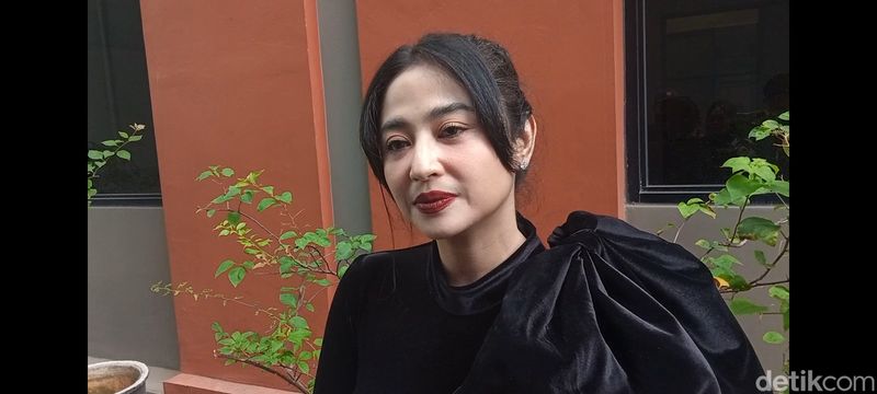 dewi perssik dewi perssik