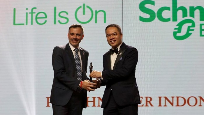 Dorong Transformasi Digital Diganjar Penghargaan Bergengsi Asia PT Schneider Indonesia meraih penghargaan sebagai salah satu perusahaan terbaik di Asia karena di nilai menerapkan transformasi digital, budaya inklusif dan kolaboratif.