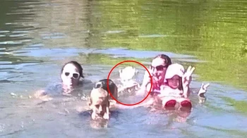 Gambar yang diambil dari SS Watertown ini memperlihatkan wajah dua awak kapal, James Courtney dan Michael Meehan di dalam air. Kedua pria itu meninggal saat berada di atas kapal dan dimakamkan di laut. Foto: Pocket-lint