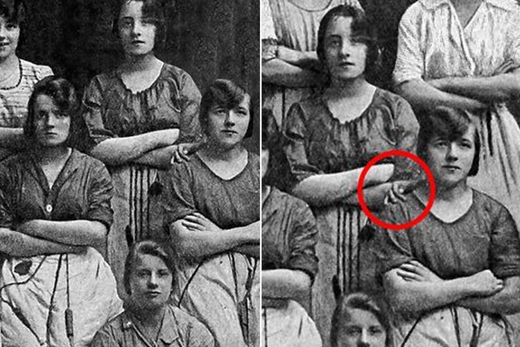 Foto Hantu Menakutkan hingga Konyol