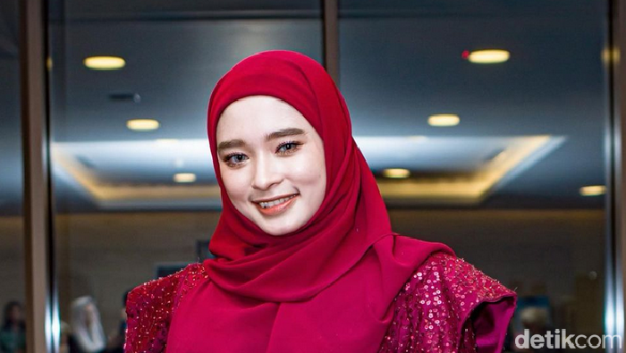 Gaya Inara Rusli.