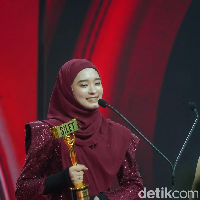Netizen juga menduga suami Fairuz Arafiq, Sonny Septian mengunggah postingan tentang penghargaan yang tayang televisi, seolah menyindir Inara. Yang aib-aib dijadiin awards, yang jelek-jelek awards dijadiin tontonan. Seolah-olah menjadi sebuah prestasi dan ada yang mau menerima pula. Kasihan mereka-mereka yang benar punya prestasi, tulis Sonny. Kemudian Fairuz Arafiq juga memberikan tanggapan, Semoga adanya postan ini yang baca juga di baca dengan bener dan pahami maksud nya, ini sedang membahas mirisnya sesuatu hal yang tidak baik dan tidak seharusnya menjadi tontonan, sebuah harapan agar acara2 tv di indonesia bisa menjadi contoh baik untuk generasi penerus bangsa kita, tujuannya baik harapannya baik, balas Fairuz. Foto: Dok. Instagram @mommy_starla.
