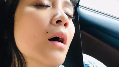 7 Gaya Nagita Slavina Saat Tidur sampai Mangap, Dipuji Netizen Tetap Cantik