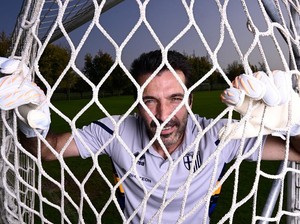 Buffon Serius Pertimbangkan Pensiun