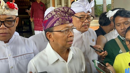 Gubernur Bali Wayan Koster seusai menghadiri Rapat Paripurna DPRD Provinsi Bali di Kantor DPRD Provinsi Bali, Denpasar, Senin (3/7/2023). (I Nyoman Adhistaya Sawitra)