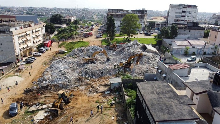 IVORYCOAST-COLLAPSE/ An aerial view of the rubble of a collapsed building under construction in Abidjan, Ivory Coast July 1, 2023. REUTERS/Luc Gnago