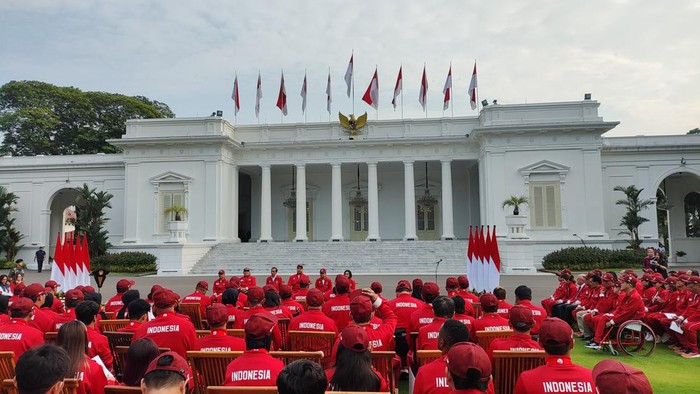 Jokowi Terima Atlet ASEAN Para Games 2023 di Istana

Presiden Joko Widodo (Jokowi) menerima kontingen atlet ASEAN Para Games 2023. Jokowi akan menyerahkan bonus kepada para atlet yang meraih medali dalam ASEAN Para Games 2023 di Kamboja.