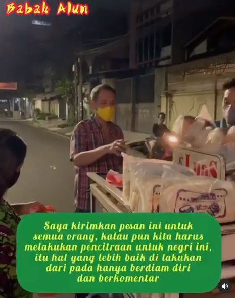 Jusuf Hamka kulineran di pinggir jalan