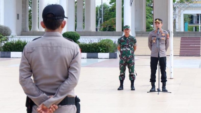 Kapolres Rohil saat memimpin apel pengamanan (dok Polres Rohil)