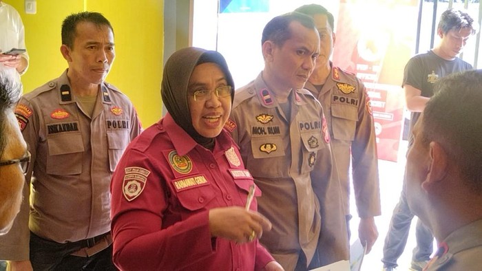 Kasubdit Wisata Ditpamobvit Polda Sulsel AKP Rahmawati Genda melakukan risk assessment di Stadion BJ Habibie jelang laga PSM Vs Dewa United.