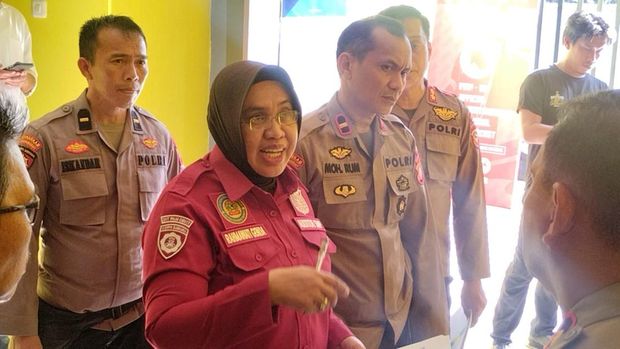 Kasubdit Wisata Ditpamobvit Polda Sulsel AKP Rahmawati Genda melakukan risk assessment di Stadion BJ Habibie jelang laga PSM Vs Dewa United.