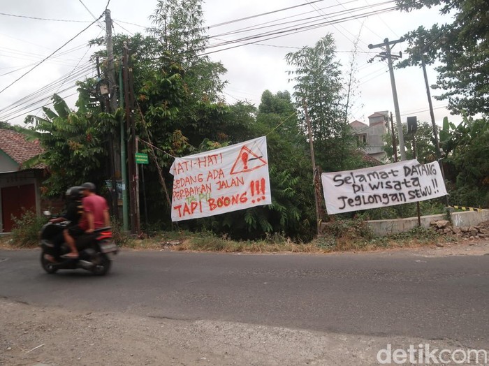 Kondisi Jalan Monumen Perjuangan di Kalurahan Wirokerten, Kapanewon Banguntapan, Kabupaten Bantul, DIY, Senin (3/7/2023).
