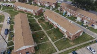 Satu penembakan massal lainnya terjadi pada Minggu (2/7) waktu setempat di Baltimore, dengan sedikitnya dua orang tewas dan 28 orang lainnya, separuhnya anak-anak, mengalami luka-luka. Penembakan mematikan itu terjadi di dalam pesta yang digelar di salah satu area permukiman di Baltimore. AP/Julio Cortez. Menurut data yang dikumpulkan Gun Violence Archive, tercatat lebih dari 340 penembakan massal terjadi di AS sepanjang tahun ini. AP/Julio Cortez