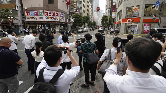 Ledakan Guncang Gedung di Tokyo Ledakan mengguncang sebuah gedung di Tokyo, Jepang, Senin (3/7/2023). Saat ini lokasi ledakan telah disterilkan dengan garis polisi.