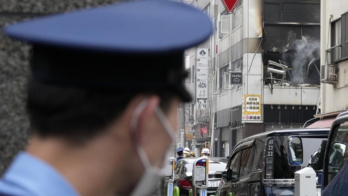 Ledakan Guncang Gedung di Tokyo Ledakan mengguncang sebuah gedung di Tokyo, Jepang, Senin (3/7/2023). Saat ini lokasi ledakan telah disterilkan dengan garis polisi.