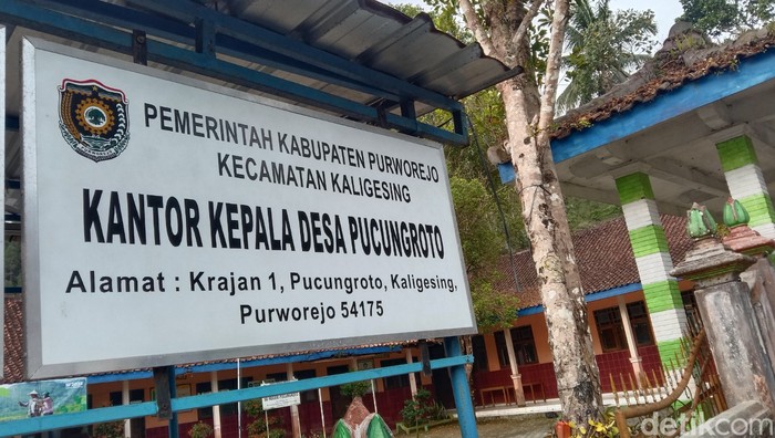 Lokasi KKN Mahasiswa UGM diduga mesum di Pucungroto Purworejo. Kades Pucungroto Eddy Widodo saat ditemui di rumahnya, Senin (3/7/2023).