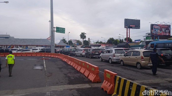 Macet pelabuhan ketapang banyuwangi