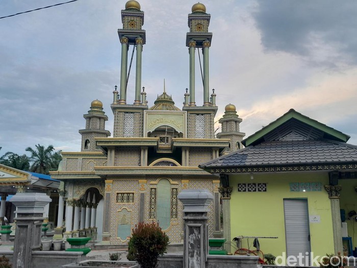 Padepokan Sendang Sejagadt tempat viral pembuatan konten wanita imam salat di Langkat. (Nizar Aldi/detikSumut) Padepokan Sendang Sejagadt tempat viral pembuatan konten wanita imam salat di Langkat. (Nizar Aldi/detikSumut)
