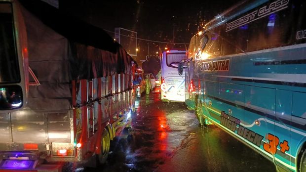 Kendaraan Masuk Ketapang Antre 7 Jam Imbas Puncak Arus Balik Idul Adha