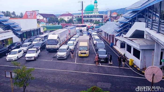 Pelabuhan ketapang macet