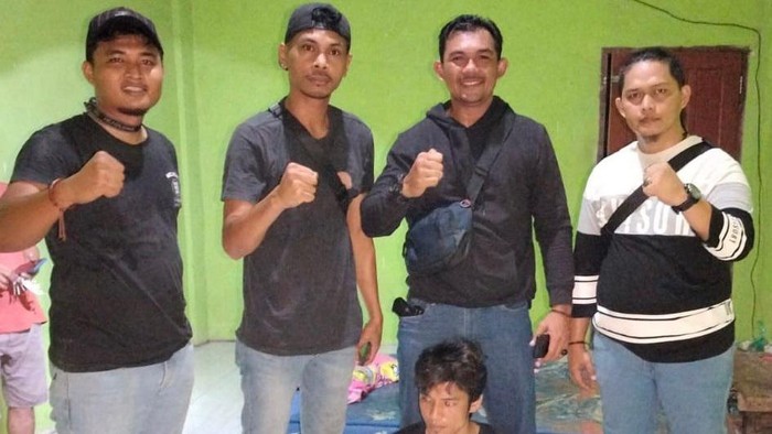 Pelaku penikaman saat ditangkap (Foto: Dok Polres Kampar)