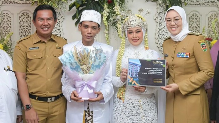 Perdana Bupati Purwakarta Nikahkan Warganya Di Mal Pelayanan Publik Madukara Secara Gratis