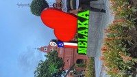 Siap antre jika ingin foto di sini.