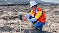 Adapun lini bisnisnya meliputi Drilling & Blasting, Explosives Manufacturing, Related Services serta Defence Related.   