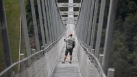Dan setelah pembukaan resminya, jembatan ini pasti akan melihat pengunjung yang ingin tahu, ingin mencoba Stairway to Heaven milik Jerman.  