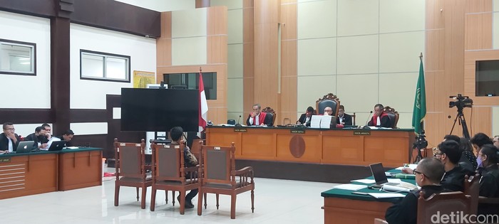 Produser kanal Youtube Haris Azhar, Agus Dwi Prasetyo, menjelaskan pemilihan kata Lord Luhut yang digunakan sebagai judul podcast Haris dan Fatia. (Dwi Andayani/detikcom)