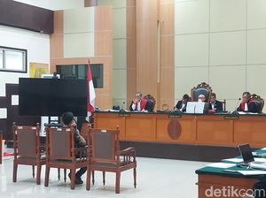 Produser YouTube Haris Azhar Jelaskan Alasan Cantumkan Luhut di Podcast
