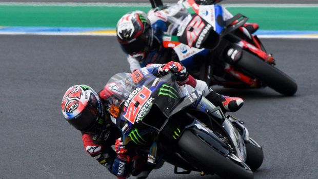(FromL) Monster Energy Yamaha MotoGP French rider Fabio Quartararo competes ahead of LCR Honda Spanish rider Alex Rins during the 2nd free practice session ahead of the French MotoGP Grand Prix race of the French motorcycling Grand Prix, in Le Mans, northwestern France, on May 12, 2023. (Photo by Jean-Francois MONIER / AFP)