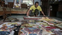 Kerajinan lukis kulit kambing tersebut dijual dengan harga Rp250 ribu hingga Rp1 juta tergantung ukuran dan tingkat kerumitan pembuatan.  