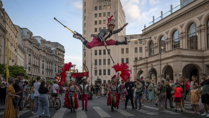 Artists of the French 20' Street Ballet perform during the B-FIT in the Street international festival in Bucharest, Romania, Sunday, July 2, 2023. The street theater festival took place over the weekend in the Romanian capital. (AP Photo/Vadim Ghirda)