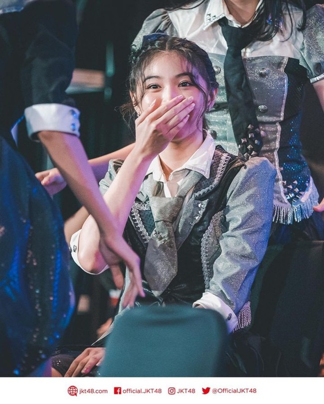Shani sendiri sudah lebih dari sembilan tahun bergabung dengan JKT48. Ia merupakan member dari generasi ketiga yang pernah masuk beberapa unit, termasuk Tim T, Tim J, dan Tim K3 sebelum akhirnya dibubarkan untuk dibentuk JKT48 New Era.  Foto: Instagram @jkt48shani