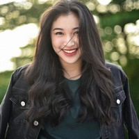 Shani JKT48 pertama kali bicara mengenai kelulusannya dalam Summer Festival pada Minggu, (2/7/2023) lalu. Dalam pengumumannya, wanita 24 tahun tersebut mengungkap pesan haru kepada lebih dari 3.500 penggemar di Tennis Outdoor Senayan. Foto: Instagram @jkt48shani