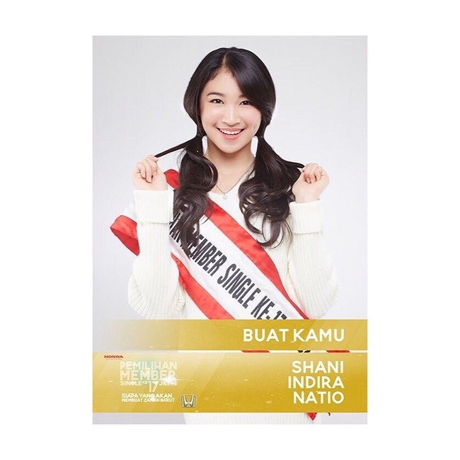 Kelulusan Shani JKT48 disambut haru oleh para penggemar dan sesama member. Banyak dari mereka yang mengekspresikan kesedihan dalam postingan Instagram. Adapun yang mengucapkan selamat atas kerja kerasnya selama ini. Foto: Instagram @jkt48shani