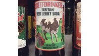 Produsen soda ini memiliki ide unik untuk menggabungkan minuman dan makanan menjadi satu. Sebotol soda ini ketika dibuka akan memberikan aroma dan rasa beef teriyaki. Foto: Love Food
