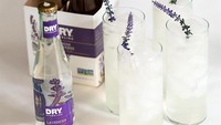 Bunga lavender yang selama ini aromanya dimanfaatkan untuk memperbaiki kualitas tidur. Ternyata ada sebotol soda yang menghadirkan rasa lavender. Foto: Love Food
