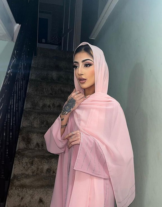 Sumaira sendiri adalah model dan infleuncer muslim. Dia kerap menjadi model untuk baju pengantin. Foto: dok. Instagram/@sumzz.beauty