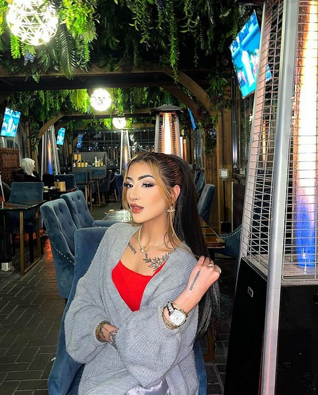 Pada bulan Mei, Sumaira mengaku mulai berhubungan dengan Amir Khan. Awalnya Amir memuji tato milik Sumaira. Foto: dok. Instagram/@sumzz.beauty