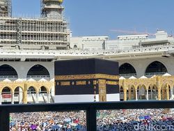 Kenapa Tawaf Dilakukan 7 Kali dan Berlawanan Arah Jarum Jam?