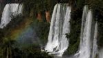Terpesona Keindahan Air Terjun Iguazu di Brasil