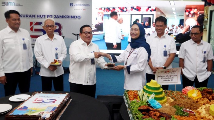 Terus Berkomitmen Meningkatkan Kinerja-Aksesibilitas Finansial UMKM Jamkrindo baru saja memasuki usianya yang ke-53 tahun. Semoga makin matang dan terus berkomitmen melakukan peningkatan kinerja dalam menjembatani aksesibilitas finansial UMKM.