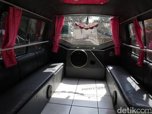 Unik! Angkot Ciamik dengan Lantai Keramik dari Bandung