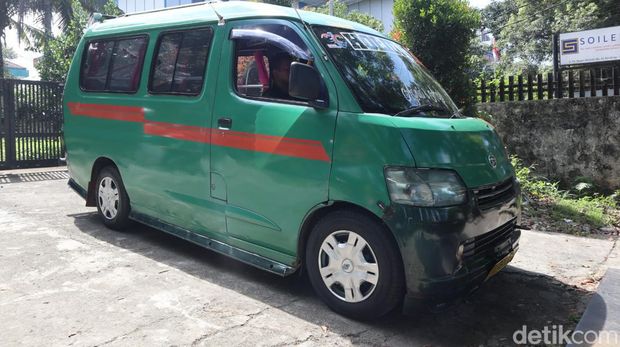 Unik, Ada Angkot Holiday di Bandung yang Dilengkapi Fasilitas 'Mewah'