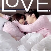 Yoona dan Junho juga terlihat mesra di sela-sela pemotretan bersama Allure Korea. Foto: Instagram